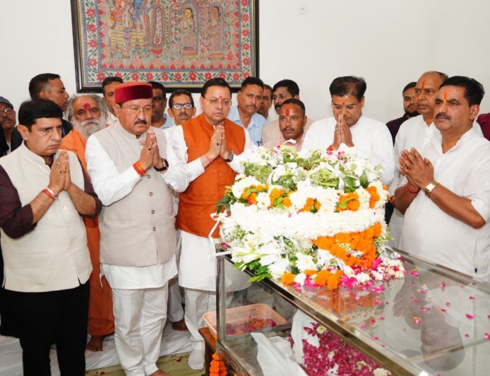 देहरादून : सीएम धामी ने स्वर्गीय मेजर जनरल भुवन चंद्र खण्डूरी को अर्पित की भावभीनी श्रद्धांजलि