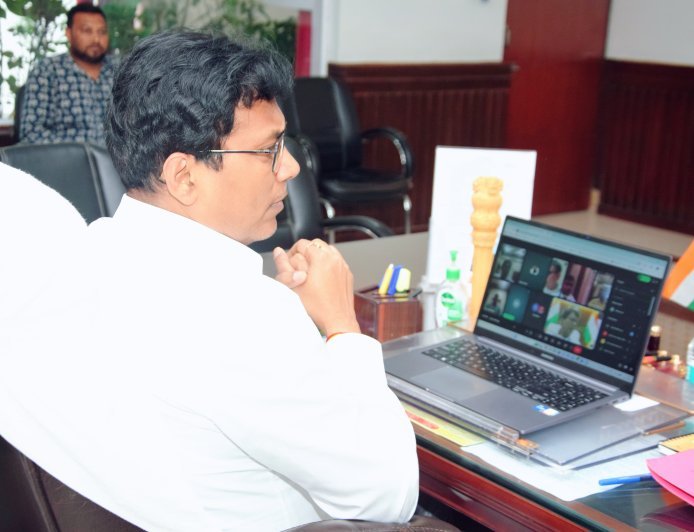 शादी अनुदान योजनाओं की डीएम ने की समीक्षा, पात्र परिवारों को समय पर सहायता के निर्देश