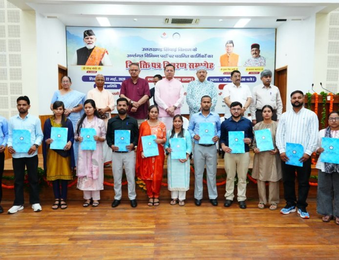 देहरादून :  सीएम धामी ने 483 अभ्यर्थियों को प्रदान किये नियुक्ति पत्र