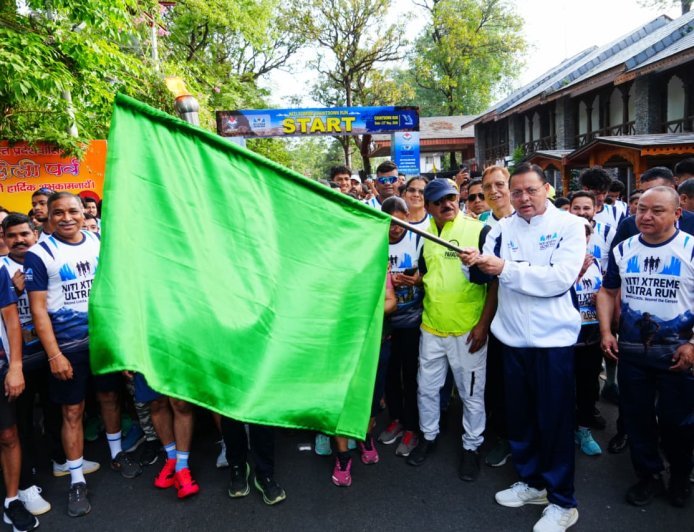 देहरादून : सीएम धामी ने किया नीति एक्सट्रीम अल्ट्रा रन 2026 के काउंटडाउन रन का फ्लैग ऑफ