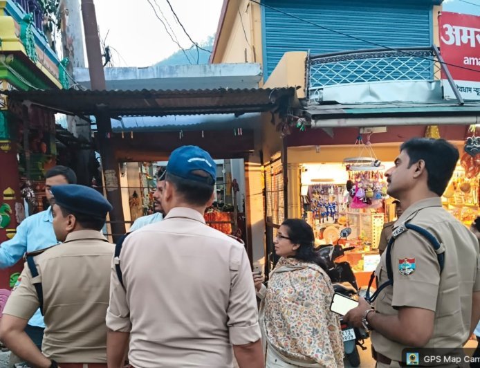 चारधाम यात्रा व्यवस्थाओं को लेकर प्रशासन सतर्क, एसडीएम श्रीनगर ने किया यात्रा मार्ग और पार्किंग स्थलों का निरीक्षण