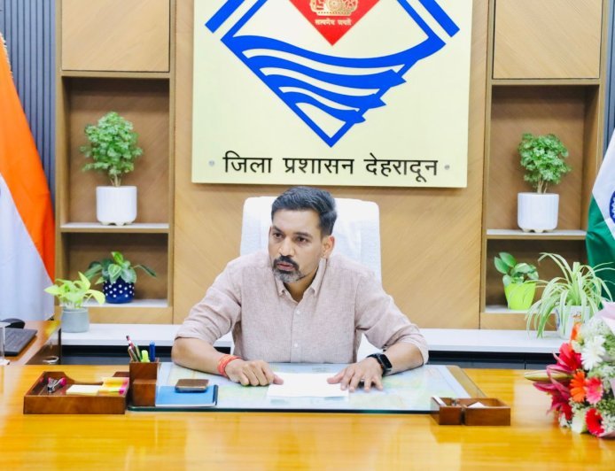 देहरादून : डॉ. आशीष चौहान ने संभाली देहरादून के डीएम की कमान
