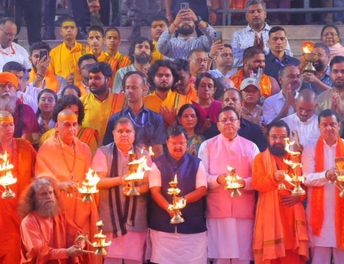 पौड़ी:  गंगा तट पर गूंजे आध्यात्म और संस्कृति के स्वर, सीएम धामी व भाजपा राष्ट्रीय अध्यक्ष नितिन नबीन ने की भव्य गंगा आरती
