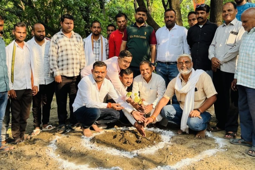 अयोध्या : भाजपा युवा मोर्चा के जिला महामंत्री आशीष तिवारी द्वारा खिरौनी नगर पंचायत में हुआ कोविदार वृक्षारोपण