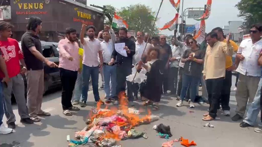चंपावत गैंगरेप कांड के विरोध में कांग्रेस का उग्र प्रदर्शन, सीएम धामी से इस्तीफे की मांग