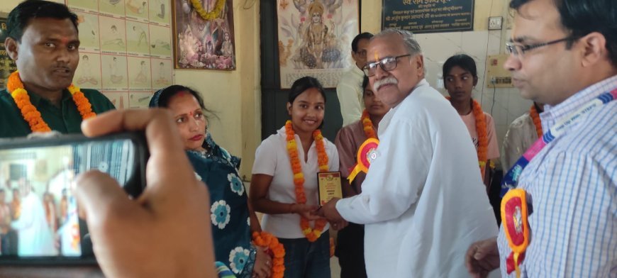 अम्बेडकर नगर : सरस्वती उच्चतर माध्यमिक विद्यालय टांडा में मेधावी सम्मान समारोह का हुआ भव्य आयोजन
