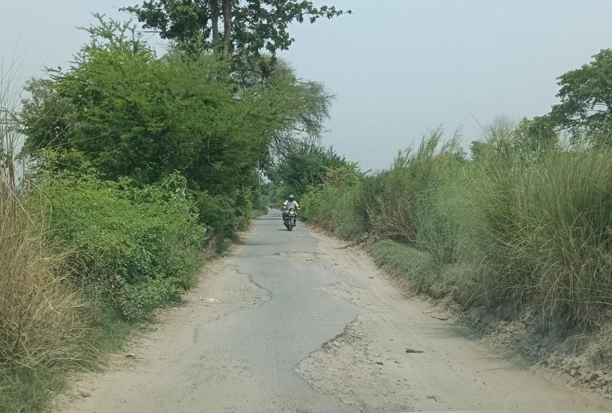 अम्बेडकर नगर : जमुनीपुर-अरिया मार्ग बना हादसों का खतरा, ग्रामीणों में नाराजगी