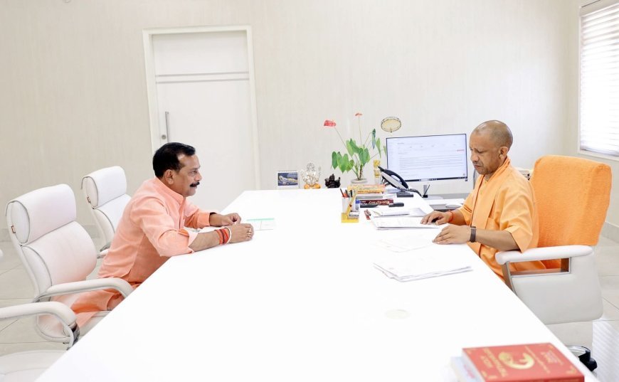 लखीमपुर खीरी: मुख्यमंत्री योगी आदित्यनाथ से सदर विधायक योगेश वर्मा की महत्वपूर्ण मुलाकात, विकास कार्यों को मिलेगी नई रफ्तार