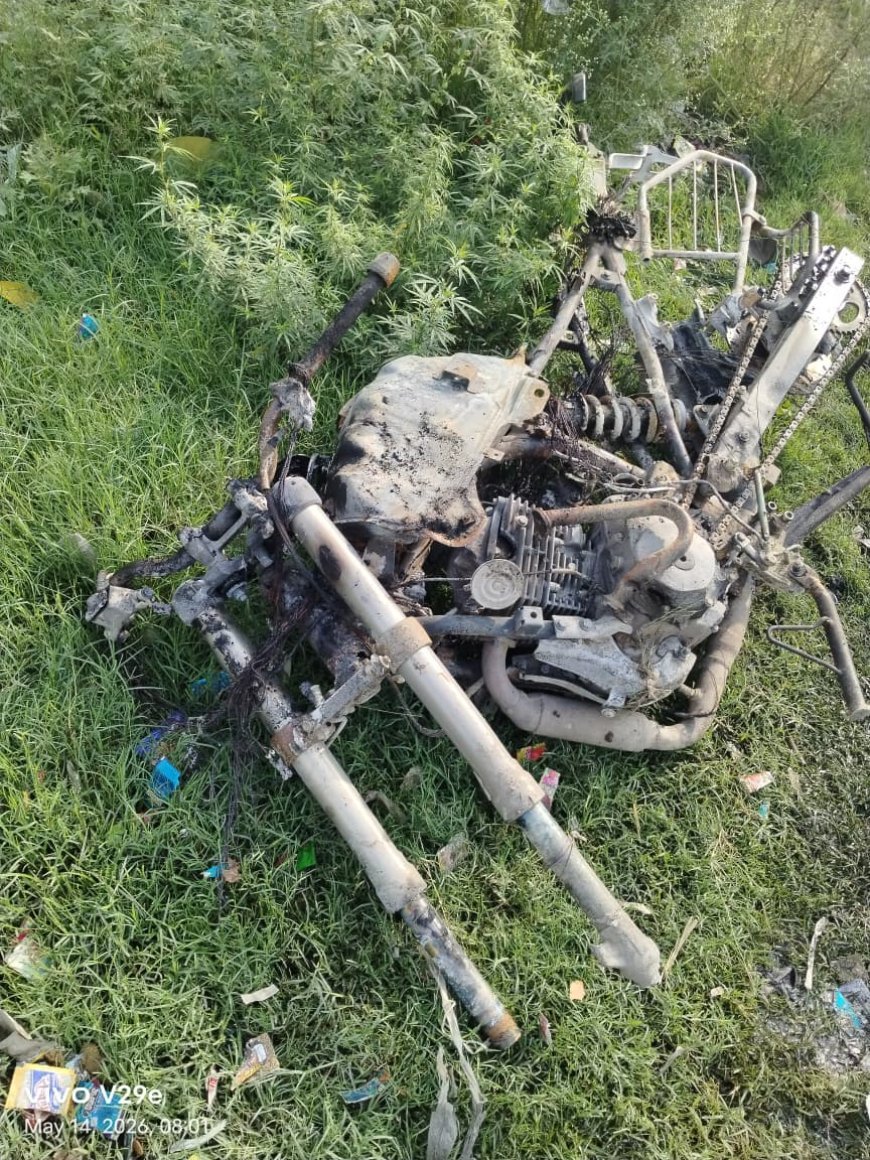 रामापुर रोड पर भीषण सड़क हादसा, ट्रक-बस और बाइक में लगी आग