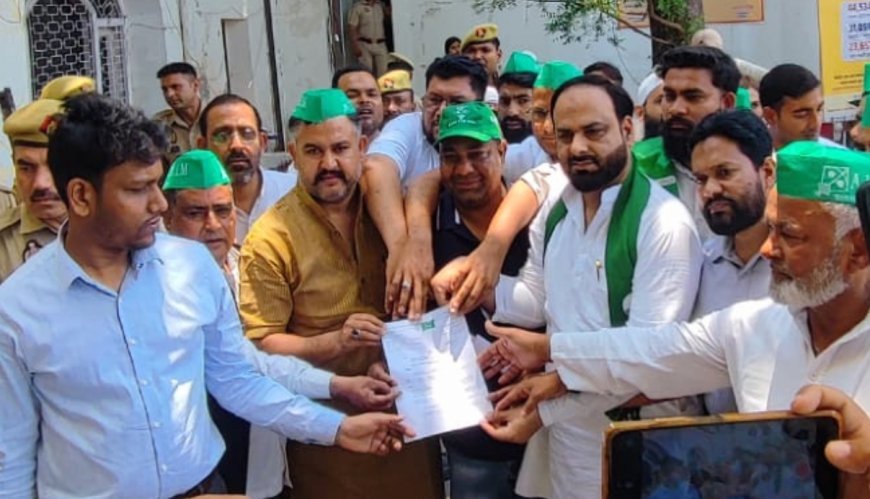 मुरादाबाद : AIMIM कार्यकर्ताओं ने कलेक्ट्रेट घेरा, नफरत फैलाने वाले नेताओं पर सख्त एक्शन की मांग