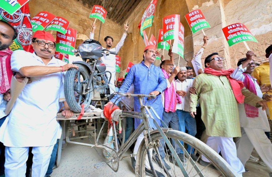 अयोध्या: सपा महानगर कमेटी ने महंगाई व छात्र मुद्दों पर राज्यपाल के नाम सौंपा ज्ञापन, भाजपा सरकार पर लगाए गंभीर आरोप