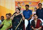 हरदोई: रात्रि चौपाल में पहुंचीं राज्यमंत्री रजनी तिवारी, जनसमस्याएं सुन अधिकारियों को दिए त्वरित निस्तारण के निर्देश