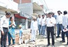 लखीमपुर खीरी : थरवरनगंज में नाला निर्माण का डीएम ने किया निरीक्षण