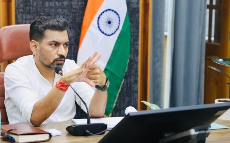 देहरादून : जन आकांक्षाओं से जुड़ी हैं सीएम की घोषणाएं, युद्धस्तर पर पूरा करें कार्य : डीएम