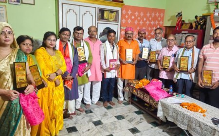 अयोध्या: वेद भाष्यकार स्मृतिशेष डॉ0 देवीसहाय पाण्डेय"दीप" की पुण्य-तिथि पर आयोजित हुई काव्य-गोष्ठी