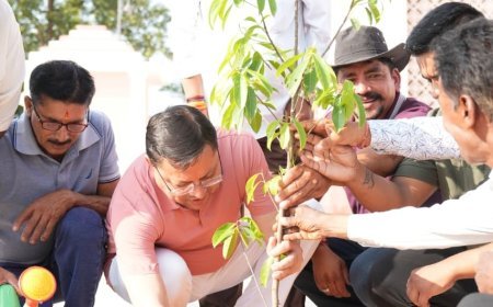 उधम सिंह नगर : सीएम धामी ने रोपा "एक पेड़ मां के नाम"