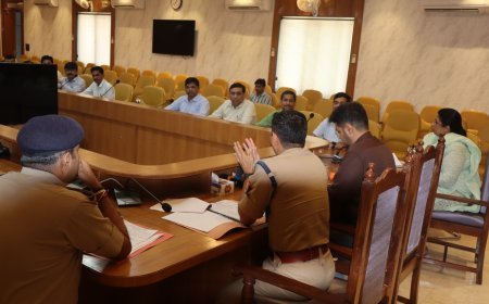 हरदोई: निपुण भारत  समीक्षा बैठक मे डीएम सख्त,  शिक्षा की गुणवत्ता व नामाकन बढाने के निर्देश