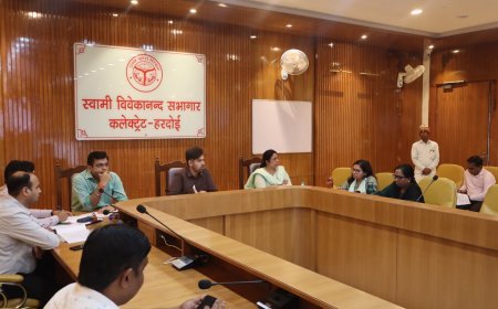हरदोई: जनहित सर्वोपरि, समयबद्ध पूरा करें विकास कार्य : जिलाधिकारी