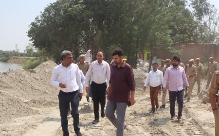 हरदोई : बाढ़ से पहले पूरे हों कटाव निरोधक कार्य, गुणवत्ता से न हो समझौता : जिलाधिकारी