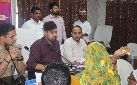 हरदोई : सम्पूर्ण समाधान दिवस में जिलाधिकारी ने सुनीं जनसमस्याएं, गुणवत्तापूर्ण निस्तारण के दिए निर्देश