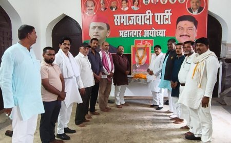 अयोध्या :  सपा महानगर कार्यालय लोहिया भवन पर पूर्व जिला अध्यक्ष स्वर्गीय बाबू गंगा सिंह यादव जी की मनाई गई पुण्यतिथि