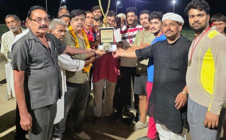 मथुरा : सेलखेड़ा ने जीता रुस्तम-ए-हिंद फूली पहलवान स्मृति नाइट क्रिकेट टूर्नामेंट