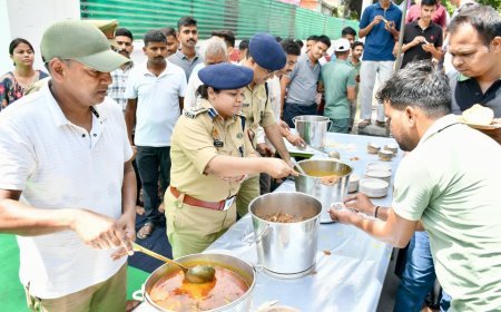 लखीमपुर खीरी : बड़े मंगल पर एसपी कैंप कार्यालय में भव्य भंडारा ।