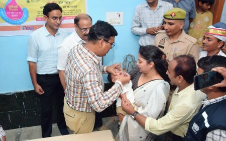 लखीमपुर में पल्स पोलियो अभियान का शुभारंभ ।