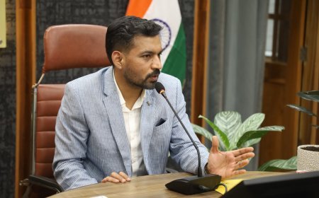 देहरादून : विशेष गहन मतदाता सूची पुनरीक्षण अभियान की डीएम डॉ. आशीष चौहान ने की समीक्षा, राजनीतिक दलों से मांगा सहयोग