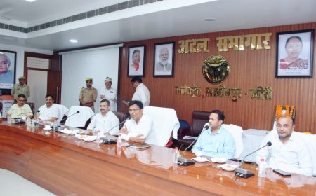 लखीमपुर खीरी: भामाशाह जयंती पर 'व्यापारी कल्याण दिवस' आयोजित, डीएम ने शीर्ष करदाताओं को किया सम्मानित