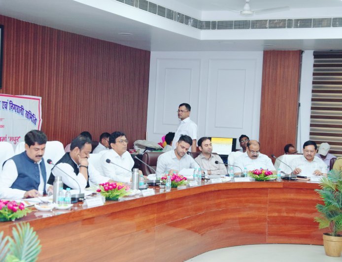 दिशा बैठक में सांसदों ने उठाए जनहित के मुद्दे, योजनाओं के बेहतर क्रियान्वयन पर दिया जोर