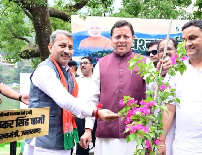 नैनीताल : विश्व पर्यावरण दिवस : भीमताल झील पर सीएम धामी ने रोपा मां के नाम बोगनबेलिया का पौधा