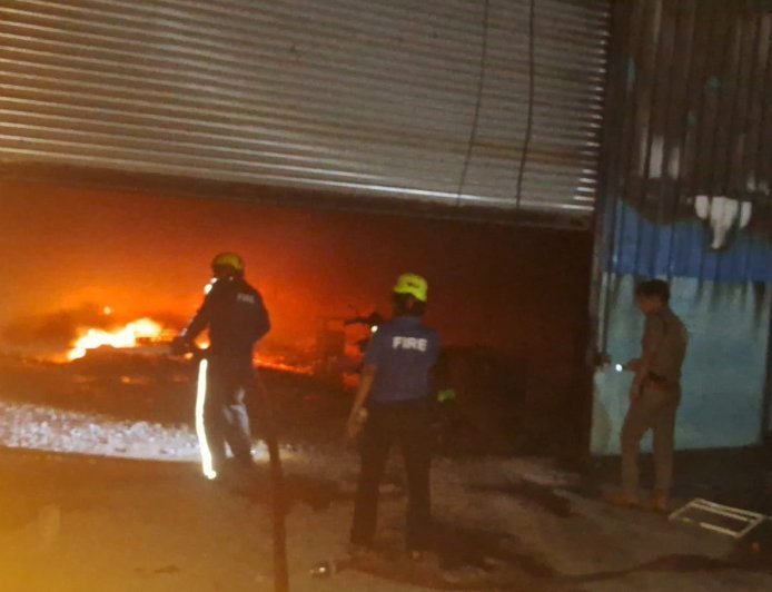 नैनीताल : अमेज़न के गोदाम में लगी आग। दो कर्मियों की मौत