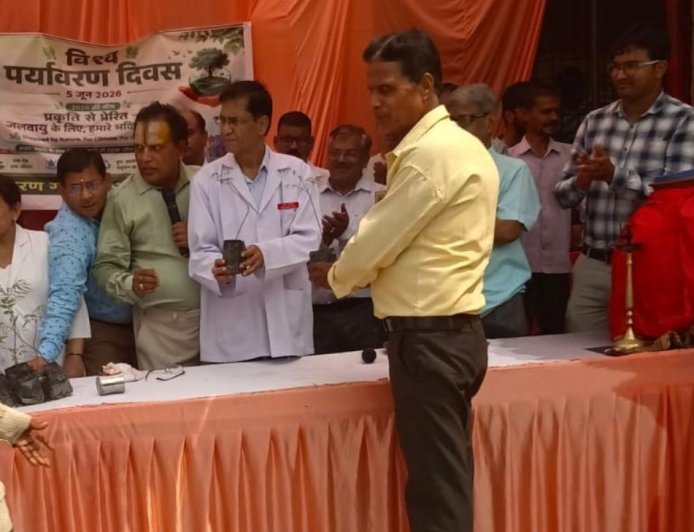 अयोध्या: विश्व पर्यावरण दिवस पर बाँटे गये नीम के पौधे, तुलसी पूजन कर हुआ कार्यक्रम का शुभारम्भ