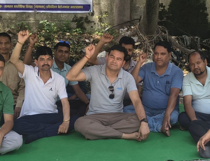 देहरादून : शारीरिक प्रशिक्षित बेरोजगारों ने दी आत्मघाती कदम उठाने की धमकी