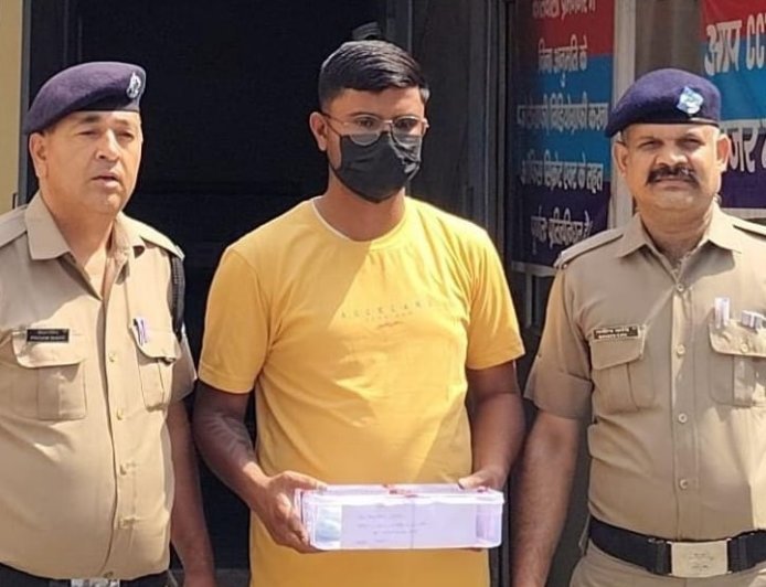 देहरादून : रंगदारी तथा जानलेवा हमले का आरोपी अमन अवैध तमंचे के साथ गिरफ्तार