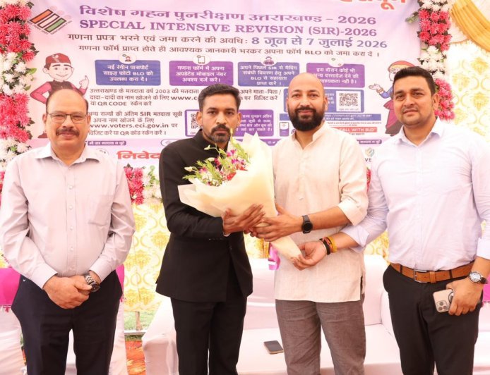 देहरादून  : मतदाता सूची के विशेष पुनरीक्षण को जन आंदोलन बनाने की अपील, डीएम ने रवाना किए जागरूकता रथ