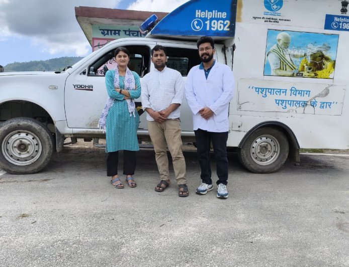 पौड़ी : एक कॉल पर घर पहुंच रहा पशु चिकित्सक