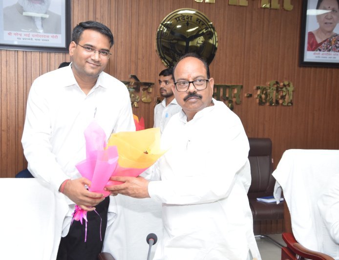 लखीमपुर खीरी : पीएम विकसित भारत रोजगार योजना कार्यक्रम में 15 परिवारों को मिली ₹2 लाख की सहायता ।