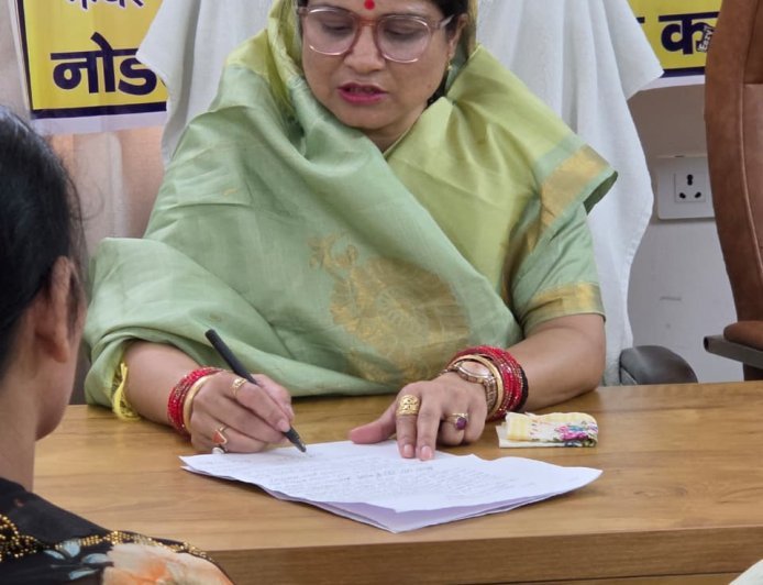 देवरिया: निरीक्षण भवन में आयोजित महिला जनसुनवाई में घरेलू हिंसा समेत 10 मामलों पर हुई सुनवाई