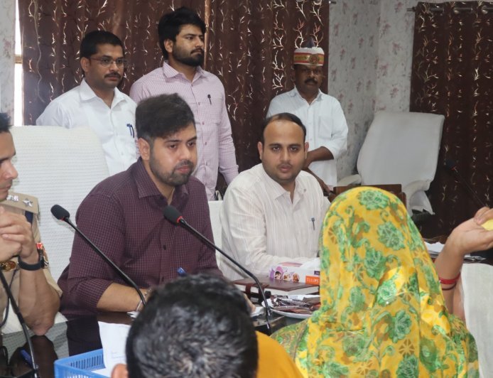 हरदोई : सम्पूर्ण समाधान दिवस में जिलाधिकारी ने सुनीं जनसमस्याएं, गुणवत्तापूर्ण निस्तारण के दिए निर्देश