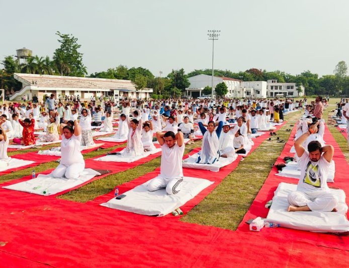 हरदोई : योग से निरोगी काया का संदेश, हरदोई में उत्साह और उमंग के साथ मनाया गया 12वां अंतर्राष्ट्रीय योग दिवस