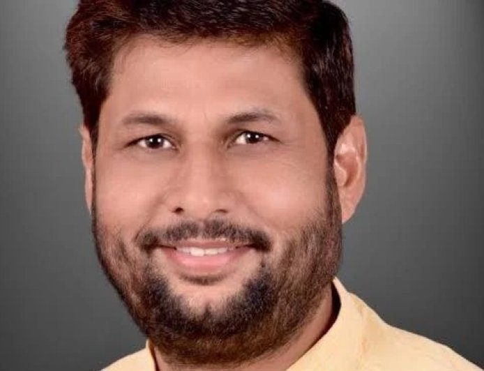 मथुरा : मुना एक्सप्रेस-वे पर विधायक की एस्कॉर्ट गाड़ी दुर्घटनाग्रस्त, उपनिरीक्षक की हार्ट अटैक से मौत