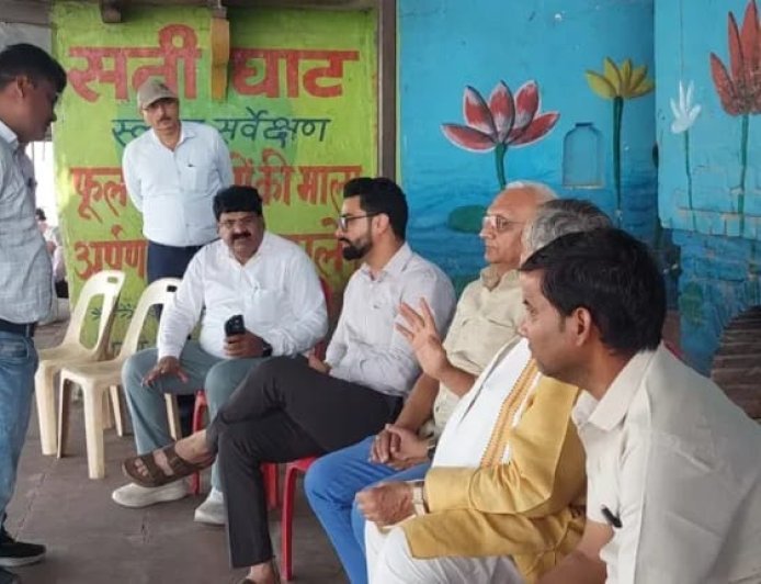 मथुरा : गंगा दशहरा पर सजेंगे मथुरा के घाट, तैयारियों का निरीक्षण