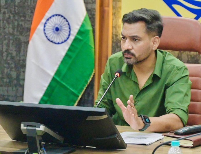 देहरादून : बैंकों की मनमानी पर डीएम सख्तः ‘जनता को परेशान किया तो होगी कार्रवाई, जिले का पैसा जिले के विकास में ही लगेगा’