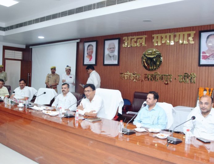 लखीमपुर खीरी: भामाशाह जयंती पर 'व्यापारी कल्याण दिवस' आयोजित, डीएम ने शीर्ष करदाताओं को किया सम्मानित