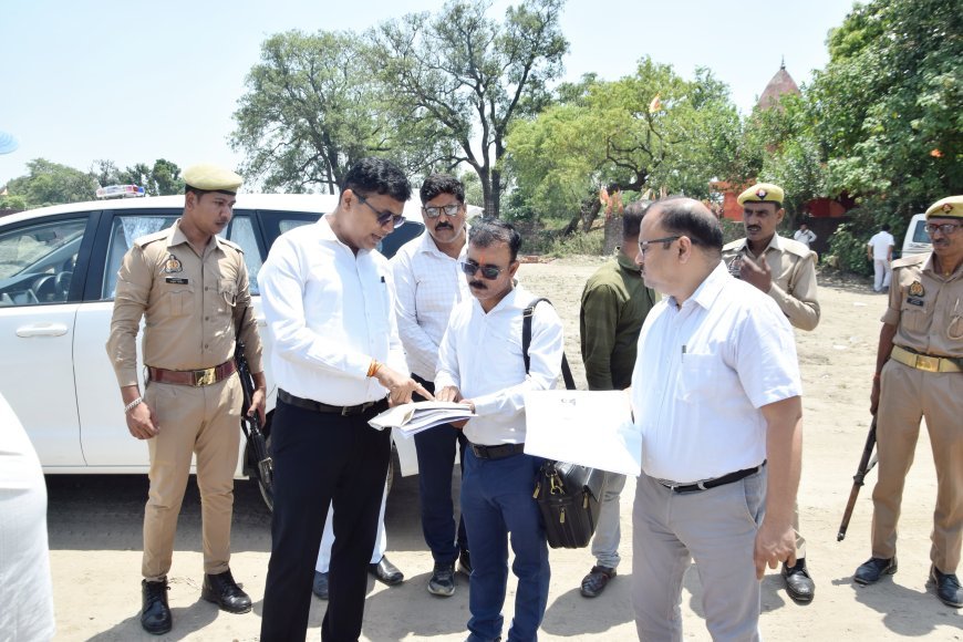 लखीमपुर खीरी : बड़े बैनामों की जांच को डीएम का औचक निरीक्षण