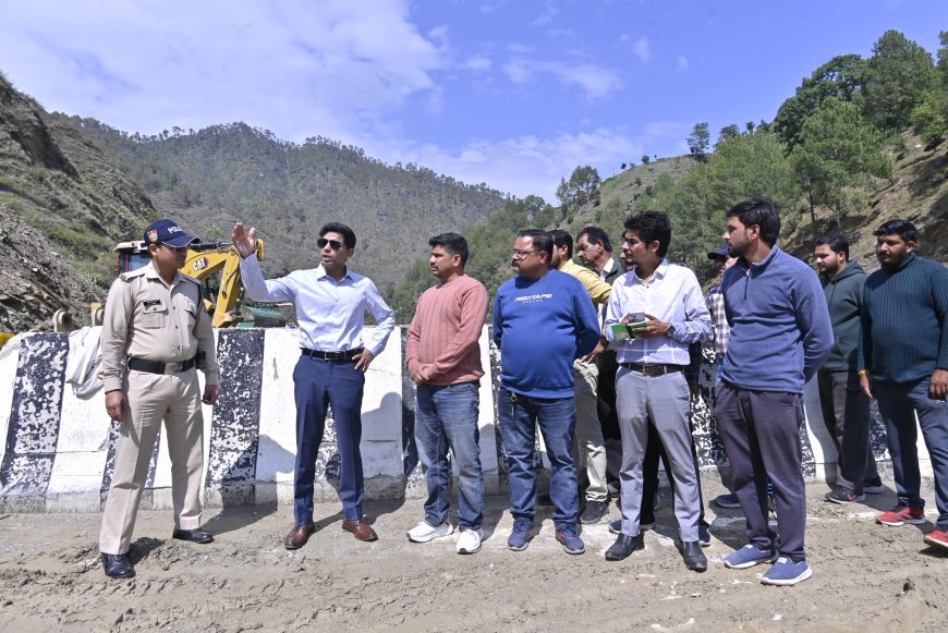 डीएम अंशुल सिंह ने क्वारब बाईपास और राष्ट्रीय राजमार्ग का किया निरीक्षण, कार्यों में तेजी लाने के दिए निर्देश