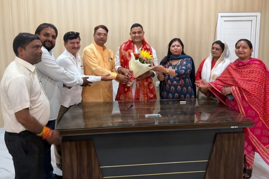 देहरादून : शहरी विकास मंत्री से मिला भाजपा पार्षदों का प्रतिनिधि मंडल