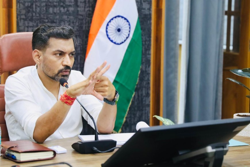 देहरादून : जन आकांक्षाओं से जुड़ी हैं सीएम की घोषणाएं, युद्धस्तर पर पूरा करें कार्य : डीएम